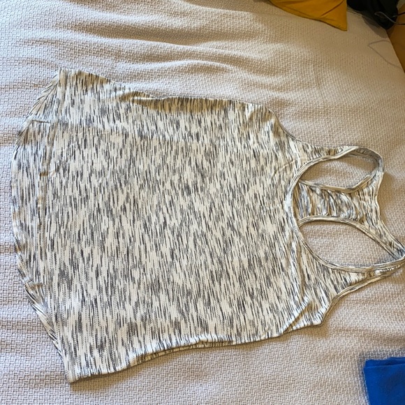Lululemon sz 6 tank - Picture 1 of 3